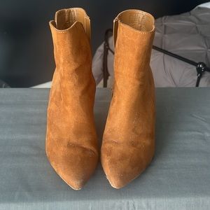 Scoop caramel booties.